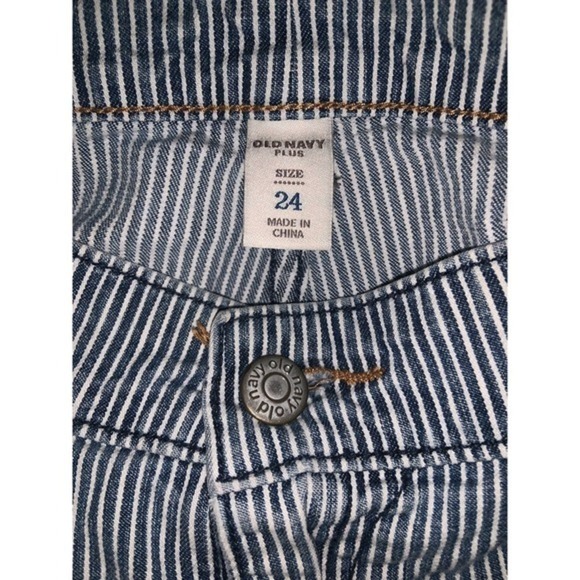 Old Navy Plus Size 24 Blue White Striped Denim Jean Shorts Pockets Casual - Picture 3 of 3